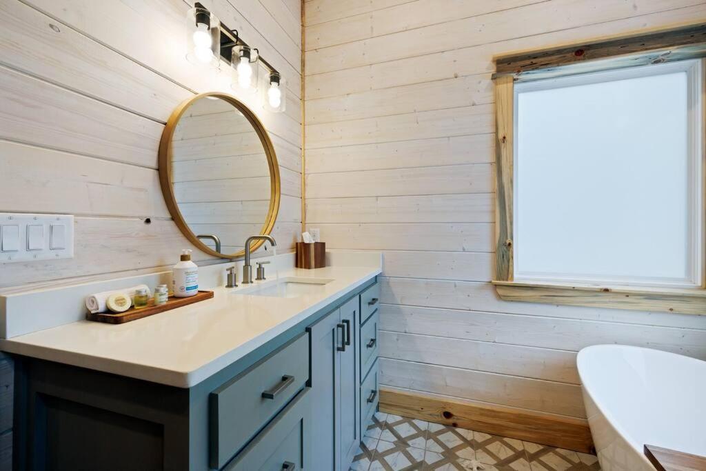 Lone Pine Lodge. Brand New! 2 Bedroom Luxury Cabin. بروكن بو المظهر الخارجي الصورة