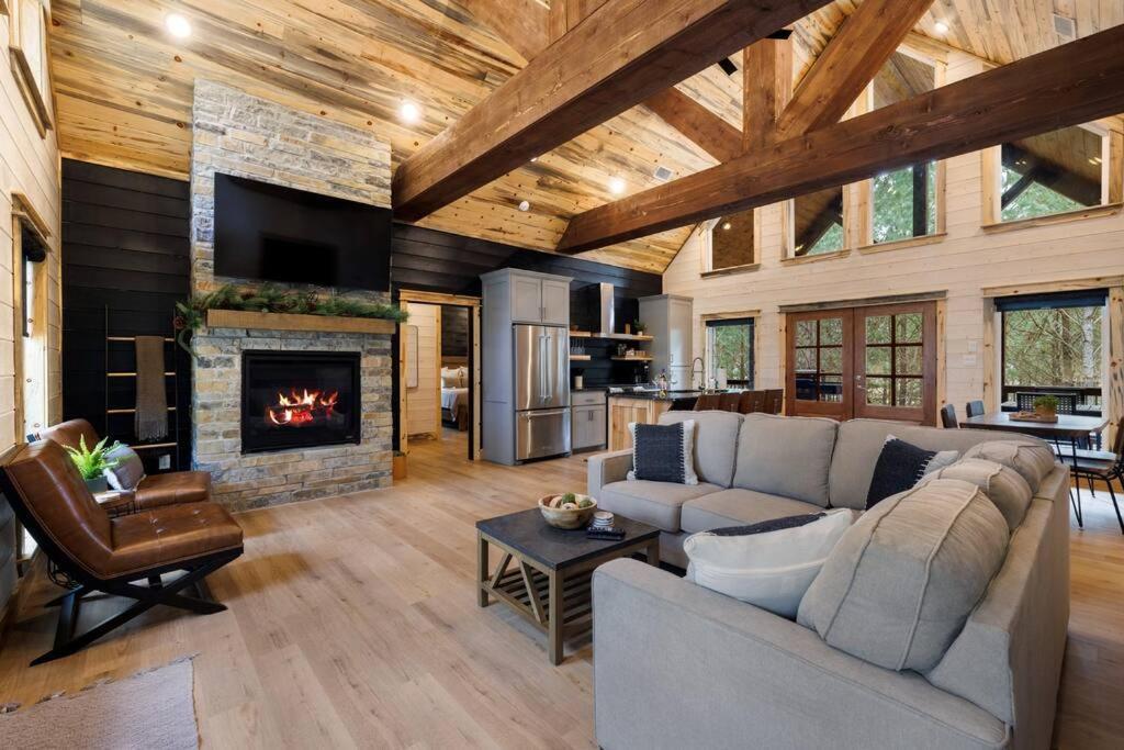 Lone Pine Lodge. Brand New! 2 Bedroom Luxury Cabin. بروكن بو المظهر الخارجي الصورة