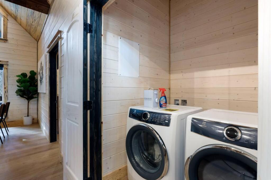 Lone Pine Lodge. Brand New! 2 Bedroom Luxury Cabin. بروكن بو المظهر الخارجي الصورة