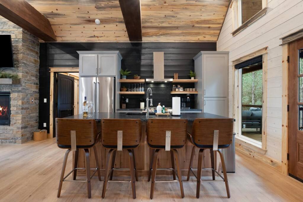 Lone Pine Lodge. Brand New! 2 Bedroom Luxury Cabin. بروكن بو المظهر الخارجي الصورة