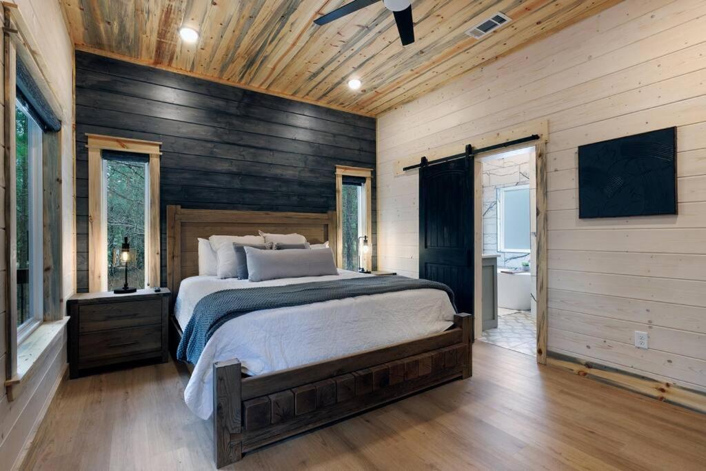 Lone Pine Lodge. Brand New! 2 Bedroom Luxury Cabin. بروكن بو المظهر الخارجي الصورة