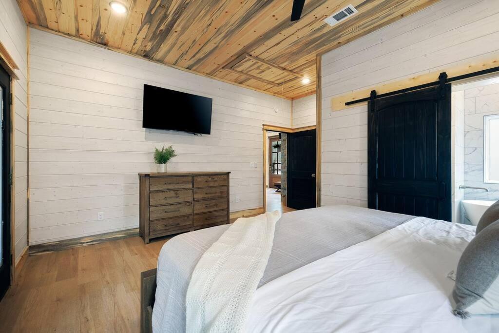 Lone Pine Lodge. Brand New! 2 Bedroom Luxury Cabin. بروكن بو المظهر الخارجي الصورة