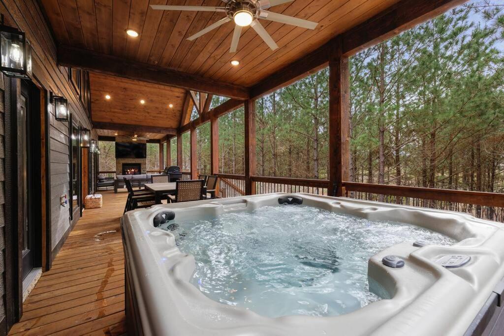 Lone Pine Lodge. Brand New! 2 Bedroom Luxury Cabin. بروكن بو المظهر الخارجي الصورة